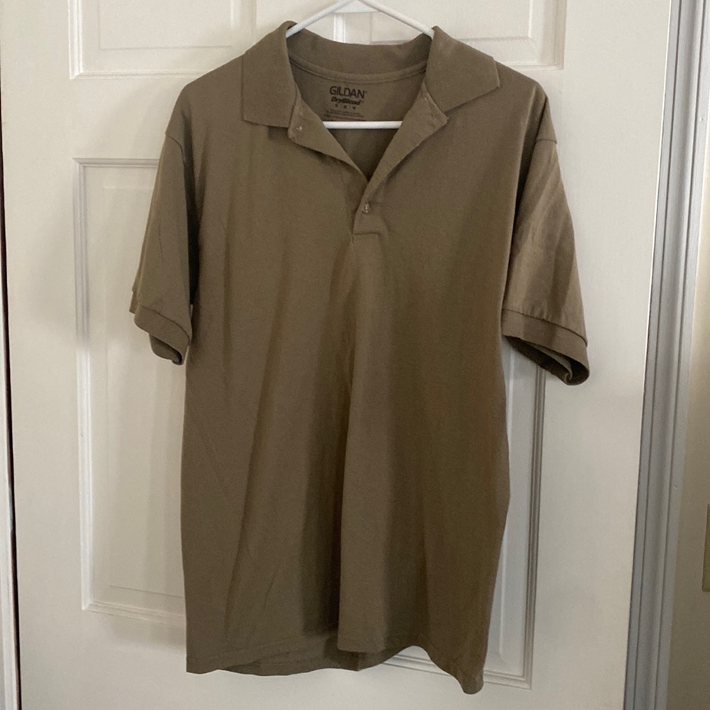 Men’s polo size medium